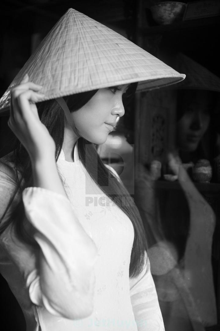 Gỗ và Video: Kết nối nghệ thuật truyền thống với công nghệ hiện đại