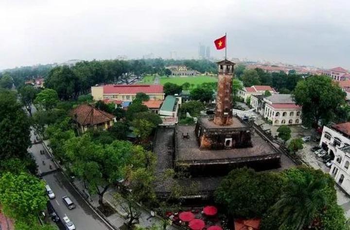 Hotspot Matrix: Biến Phương Oanh diện set đồ 50 thành cơ hội marketing đột phá